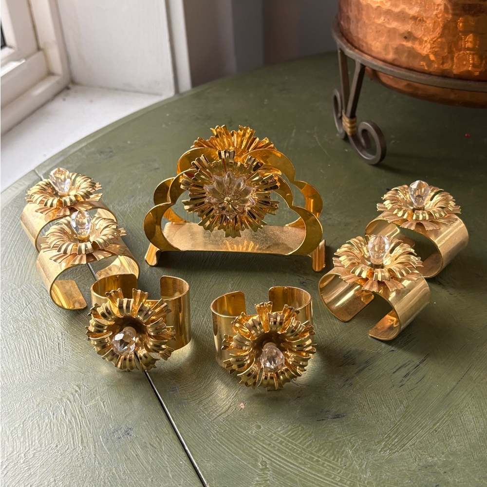 🧡 2/$15 🧡 Gold Floral Napkin Rings Set & Napkin Holder